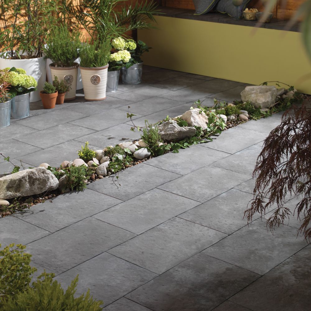 Bradstone Aged Riven Paving in Dark Grey Gallery